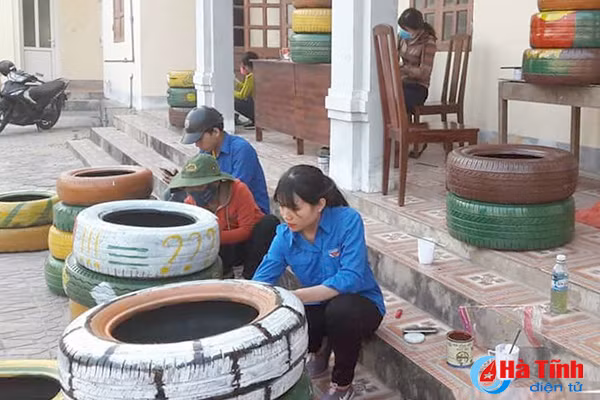 gan 2 700 luot doan vien thanh nien ha tinh ra quan ve sinh bai bien