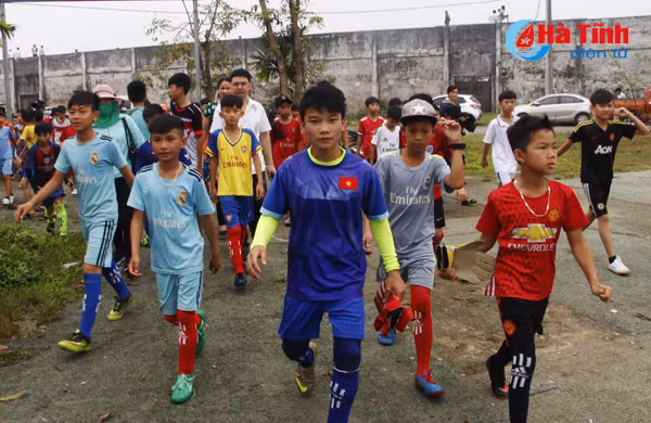 4 000 nam thieu nien ha tinh tham gia tuyen sinh vao pvf