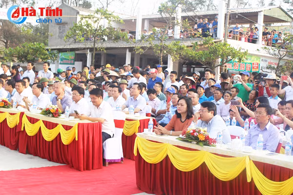 khai truong du lich bien thach hai