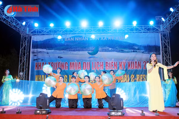 Mê mẩn vẻ đẹp hoang sơ bãi biển Hoành Sơn