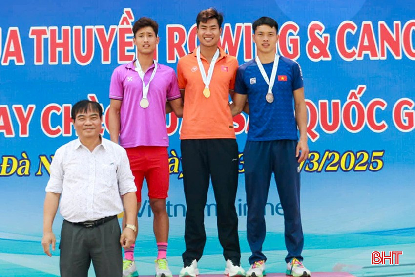 bqbht_br_nguyen-van-hieu-hcv-noi-dung-thuyen-don-mai-cheo-doi-nam-hang-nang-ao-cam.jpg