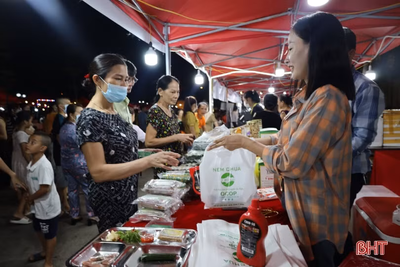 Chợ đêm kết hợp phố đi bộ - không gian mới mẻ giữa trung tâm thành phố