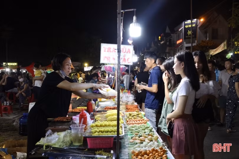 Chợ đêm kết hợp phố đi bộ - không gian mới mẻ giữa trung tâm thành phố