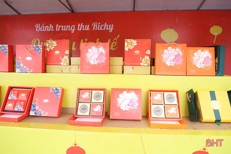 Thời tiết bất lợi, bánh trung thu tại Hà Tĩnh “ế ẩm” trong ngày chính lễ