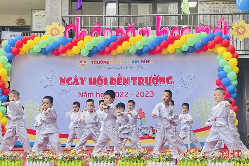 Các trường học ở Hà Tĩnh vui ngày khai trường, chào mừng năm học mới
