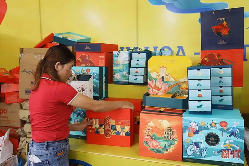 Thời tiết bất lợi, bánh trung thu tại Hà Tĩnh “ế ẩm” trong ngày chính lễ