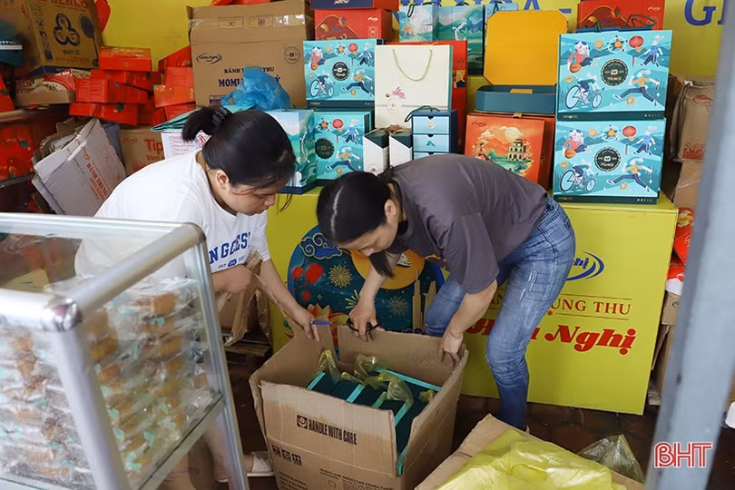 Thời tiết bất lợi, bánh trung thu tại Hà Tĩnh “ế ẩm” trong ngày chính lễ