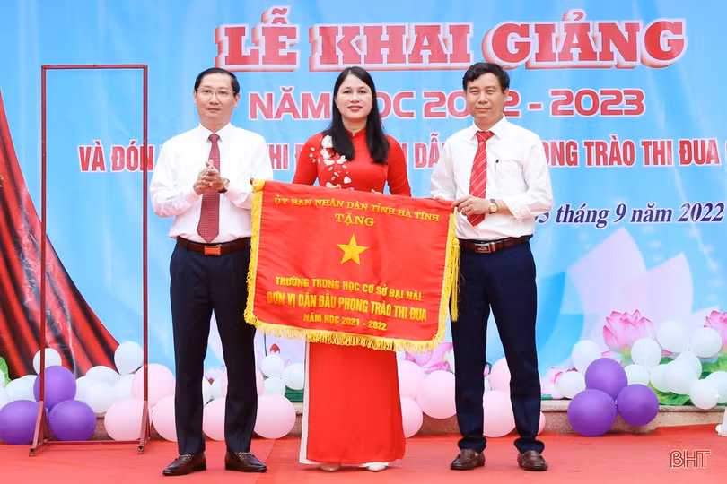 Các trường học ở Hà Tĩnh vui ngày khai trường, chào mừng năm học mới