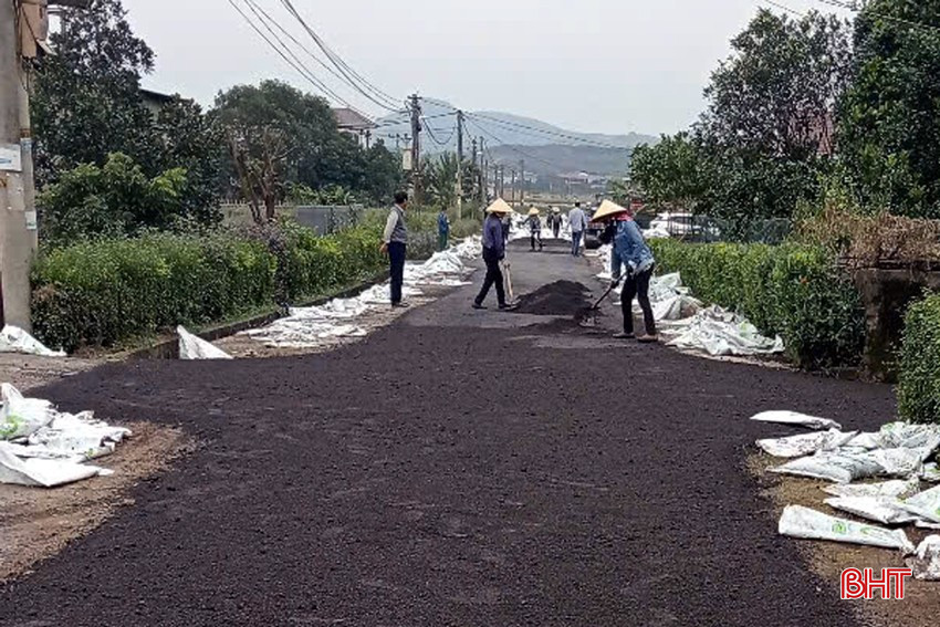 Các tuyến đường ở tổ dân phố Đồng Tiến cơ bản được rải thảm nhựa.