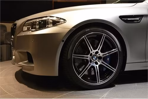 Cận cảnh BMW M5 nhanh nhất từ trước đến nay ngoài đời thực ảnh 6