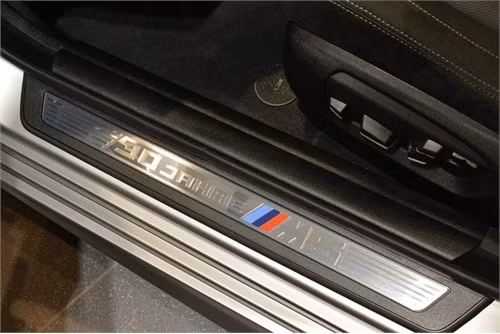 Cận cảnh BMW M5 nhanh nhất từ trước đến nay ngoài đời thực ảnh 7