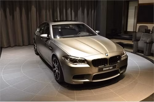 Cận cảnh BMW M5 nhanh nhất từ trước đến nay ngoài đời thực ảnh 1