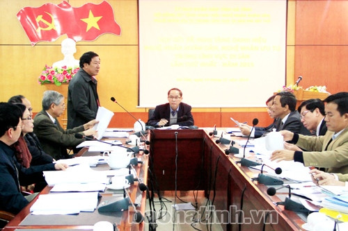 Giám đốc Sở VHTT&DL Bùi Đức Hạnh báo cáo quá trình hướng dẫn nghệ nhân lập hồ sơ thủ tục