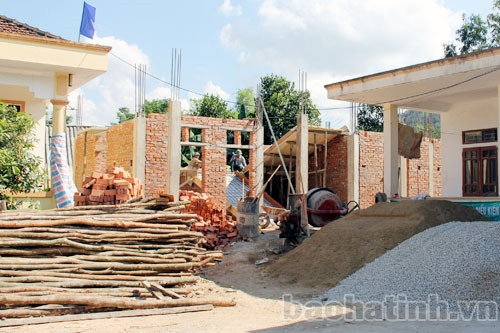 Hối hả trên những công trường vùng lũ ảnh 8