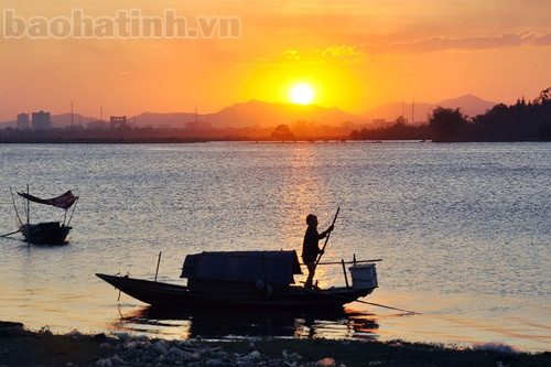 Bên sông La Bên sông La