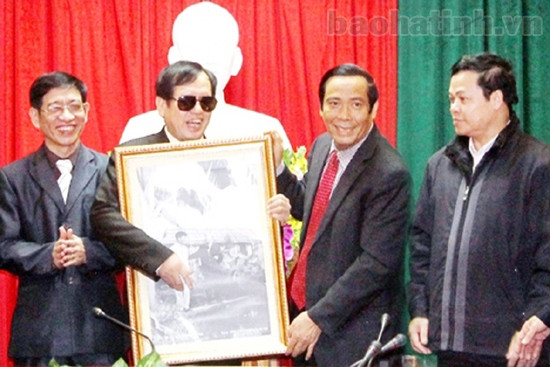 Bí thư Tỉnh ủy làm việc với Trung ương Hội Người mù Việt Nam ảnh 2