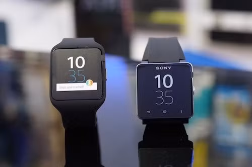 Sony SmartWatch 3 (trái) và Sony SmartWatch 2. Ảnh: Vũ Hùng.
