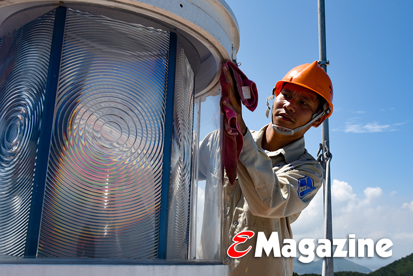 Sáng ngời mắt biển… ảnh 1 Sáng ngời mắt biển…