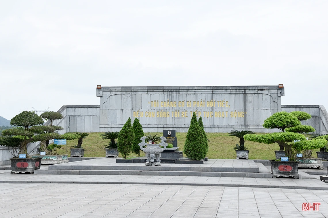 Khu mộ cố Tổng Bí thư Hà Huy Tập.