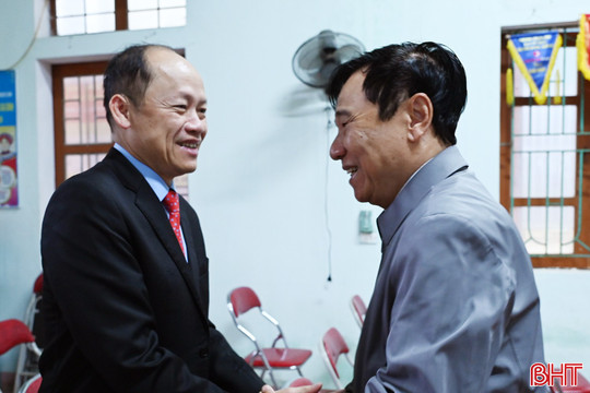 Lãnh đạo tỉnh dự Lễ chào cờ đầu năm tại nơi cư trú