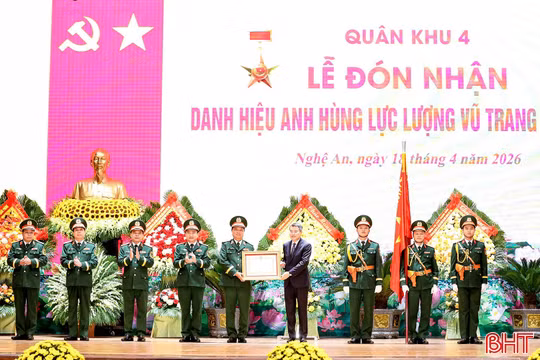  Thủ tướng Lê Minh Hưng trao tặng danh hiệu Anh hùng LLVT nhân dân cho Quân khu 4