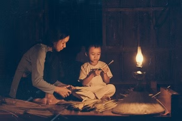 Mẹ đó, mãi vĩ đại trong mắt chúng con...