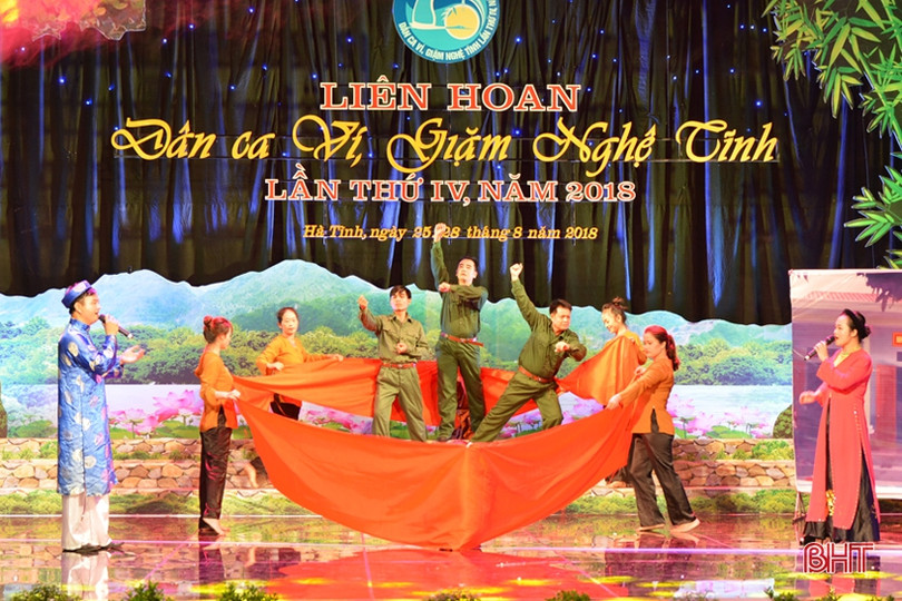 Khán giả Hà Tĩnh được thưởng thức nhiều tiết mục dân ca ví, giặm đặc sắc