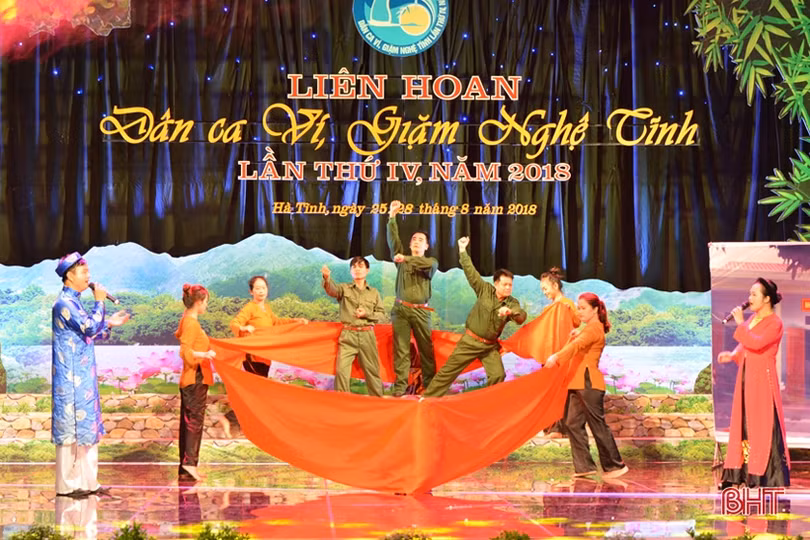 Khán giả Hà Tĩnh được thưởng thức nhiều tiết mục dân ca ví, giặm đặc sắc