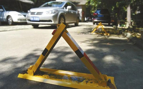 Những cách chiếm chỗ đỗ xe không tưởng trên phố