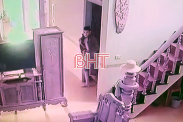 Camera ghi cảnh tên trộm “lượn” trong nhà dân sáng ngày Rằm ở Hà Tĩnh