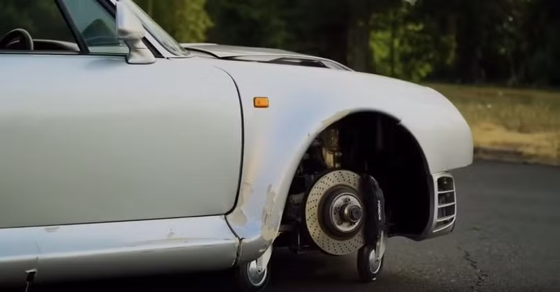 Đống sắt vụn Porsche nát đầu có giá tới nửa triệu đô la