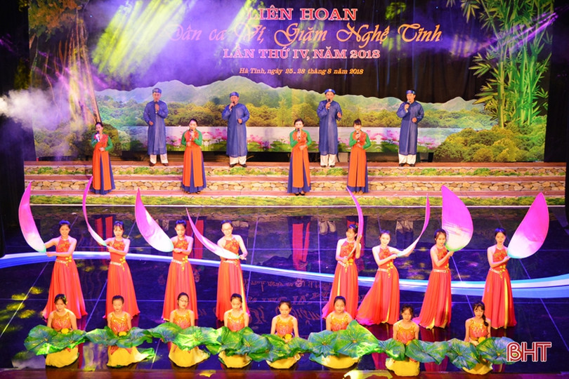 Khán giả Hà Tĩnh được thưởng thức nhiều tiết mục dân ca ví, giặm đặc sắc