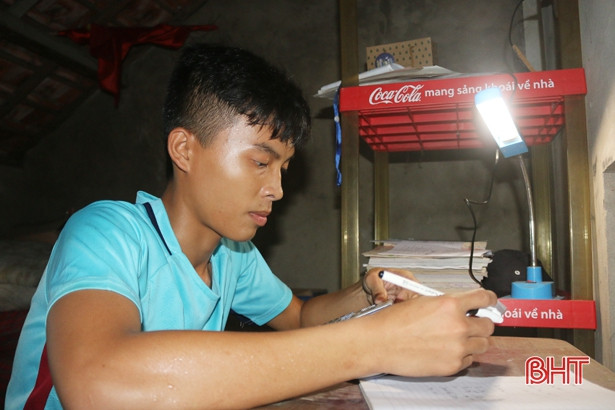 Cậu học trò nghèo Hà Tĩnh đã trở thành sinh viên ĐH Bách khoa Hà Nội