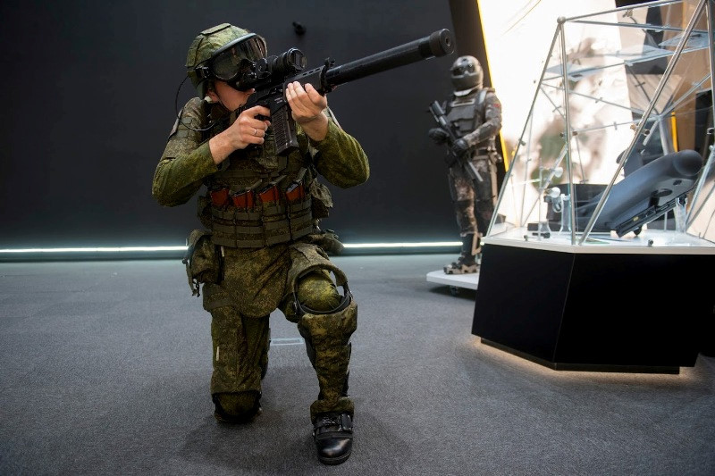 Nga giới thiệu quân phục giúp binh lính khỏe như robot