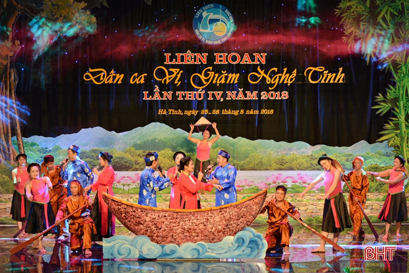 Khán giả Hà Tĩnh được thưởng thức nhiều tiết mục dân ca ví, giặm đặc sắc