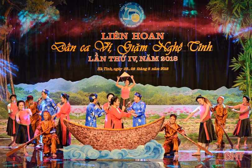 Khán giả Hà Tĩnh được thưởng thức nhiều tiết mục dân ca ví, giặm đặc sắc