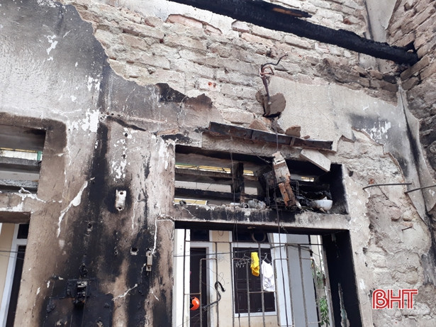 Cháy lớn trong đêm tại khu tập thể giáo viên ở Can Lộc