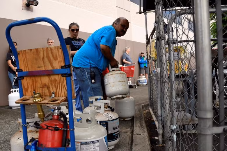 Người dân Hawaii đổ xô mua lương thực phòng siêu bão Lane