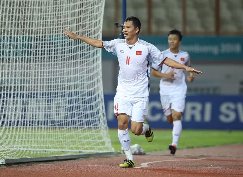 Trung vệ người Đức Thọ vào danh sách 8 cầu thủ ấn tượng của Việt Nam ở vòng bảng