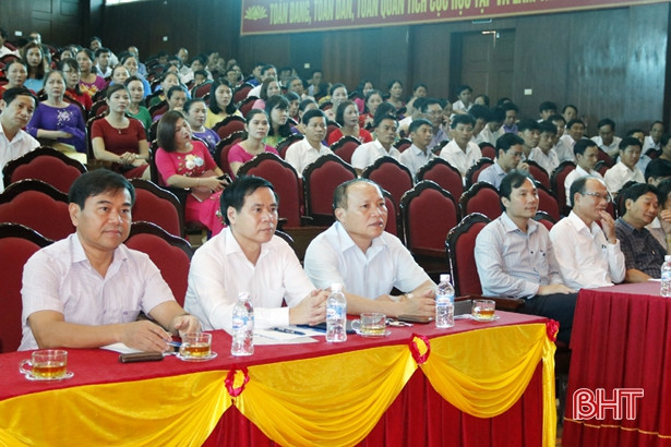 Trao tặng 100 xe đạp “tiếp sức đến trường” cho học sinh nghèo