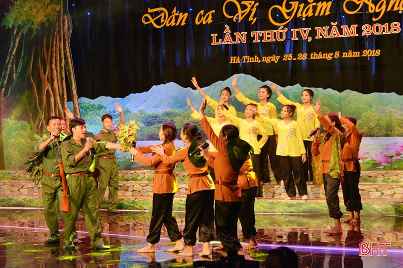 Khán giả Hà Tĩnh được thưởng thức nhiều tiết mục dân ca ví, giặm đặc sắc