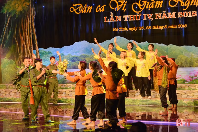 Khán giả Hà Tĩnh được thưởng thức nhiều tiết mục dân ca ví, giặm đặc sắc