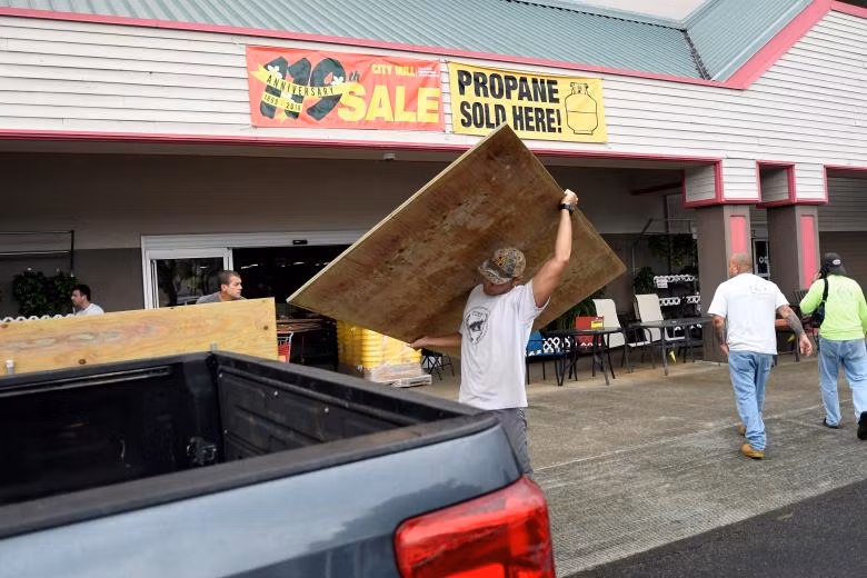 Người dân Hawaii đổ xô mua lương thực phòng siêu bão Lane