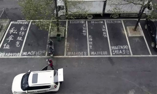 Những cách chiếm chỗ đỗ xe không tưởng trên phố