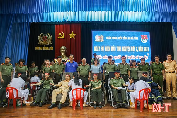 Đoàn thanh niên Công an Hà Tĩnh ra mắt CLB “Ngân hàng máu sống”