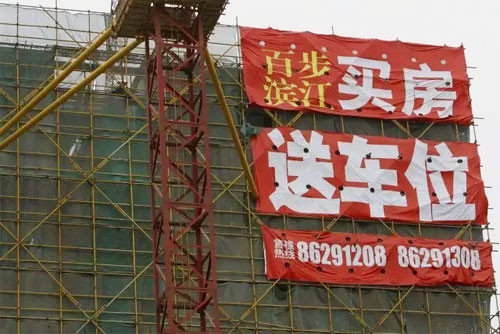 Những cách chiếm chỗ đỗ xe không tưởng trên phố