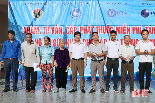500 người dân Thạch Mỹ được khám chữa bệnh, lập hồ sơ quản lý sức khỏe
