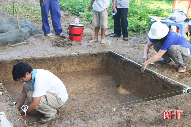 Các nhà khảo cổ Nhật Bản khảo sát vườn cũ của Văn Lý hầu Trần Tịnh ở Hà Tĩnh