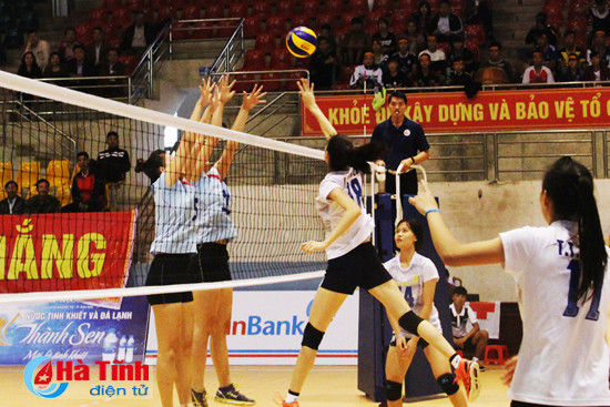 tre ha tinh gianh ve vao ban ket truoc mot vong dau