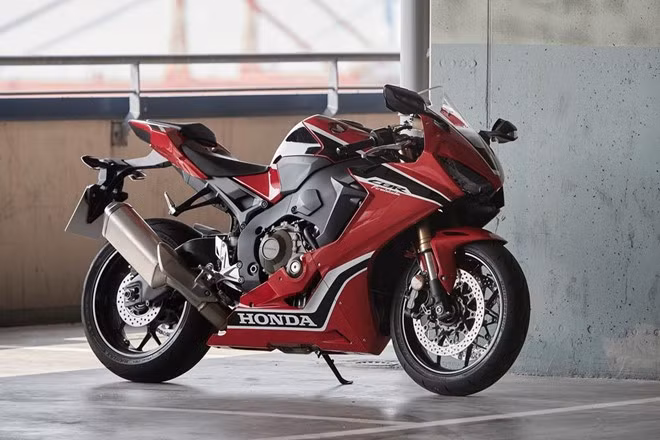 honda trinh lang sieu moto cbr1000rr 2017 ban tieu chuan